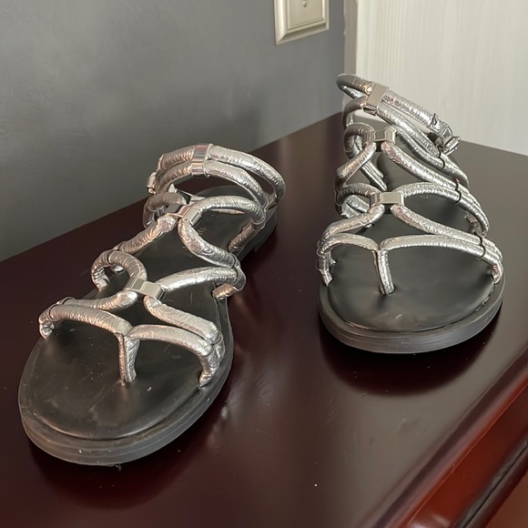 Gorgeous Silver Rebecca Minkoff sandals.  Worn one time size 5.5 - Picture 1 of 4